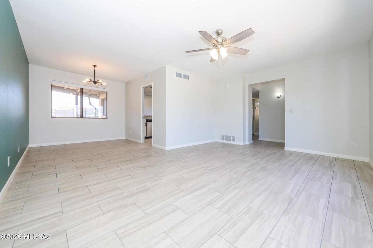 7620 E Linden St - Photo 5 of 31