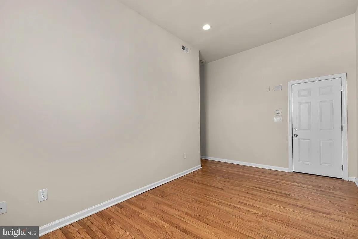 1275 Meigs Pl Ne #3 - Photo 3 of 29