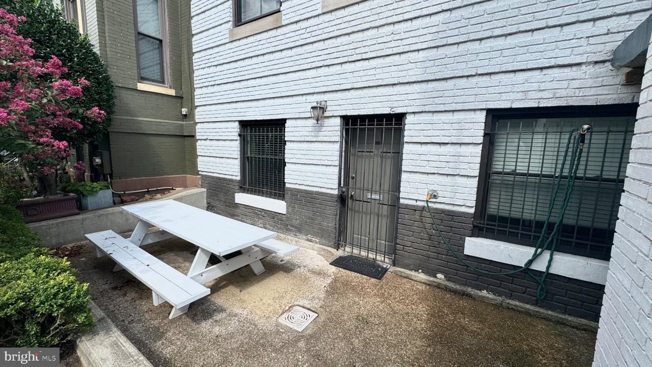 523 8th St Ne #T1 - Photo 2 of 14