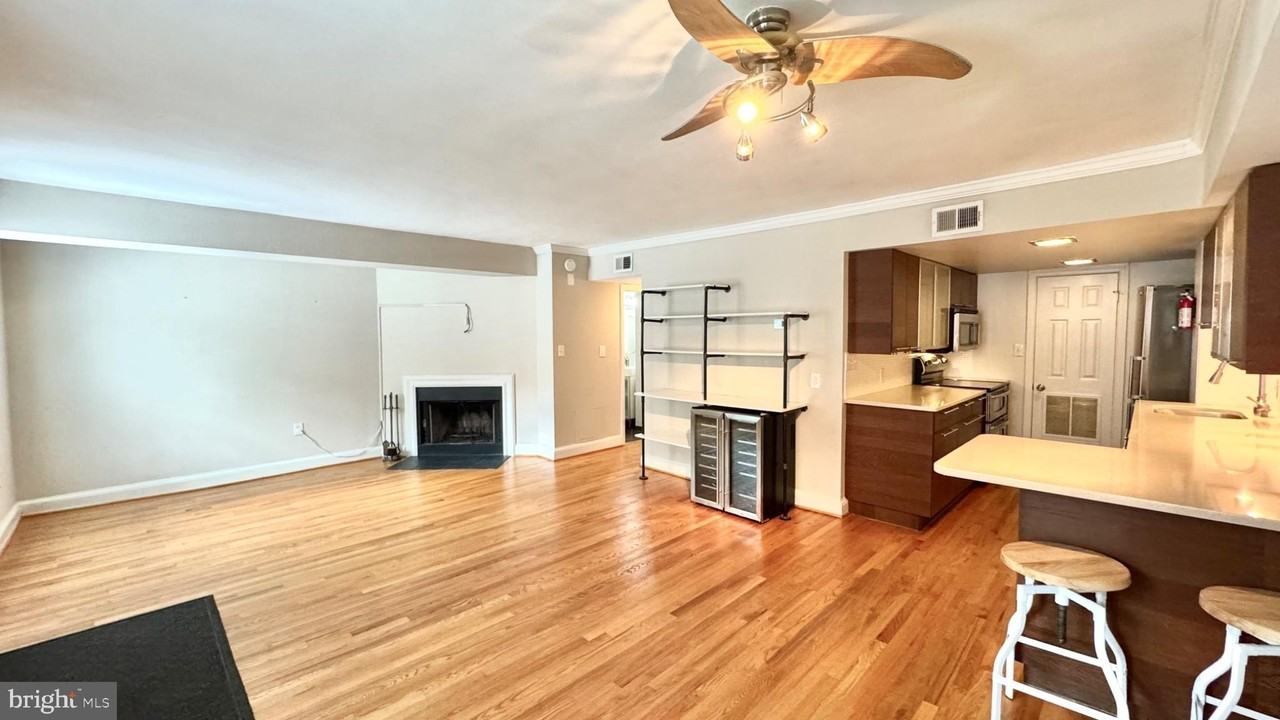 523 8th St Ne #T1 - Photo 3 of 14