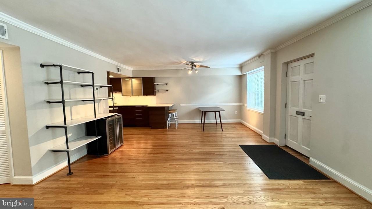 523 8th St Ne #T1 - Photo 5 of 14