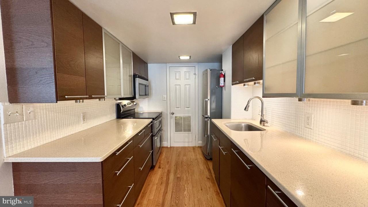 523 8th St Ne #T1 - Photo 7 of 14