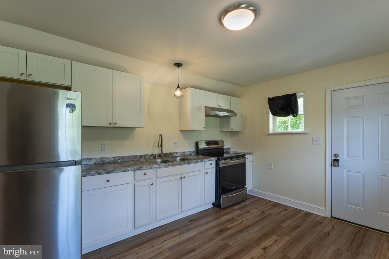 321 N Pine St - Photo 2 of 11