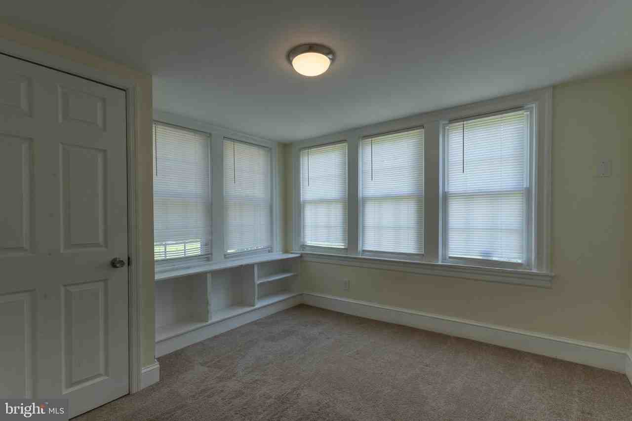321 N Pine St - Photo 4 of 11