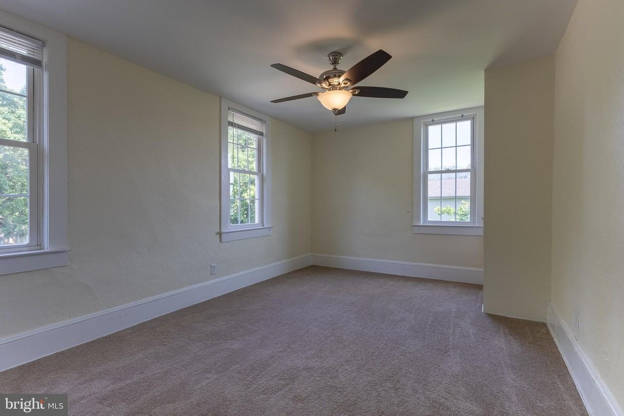 321 N Pine St - Photo 7 of 11