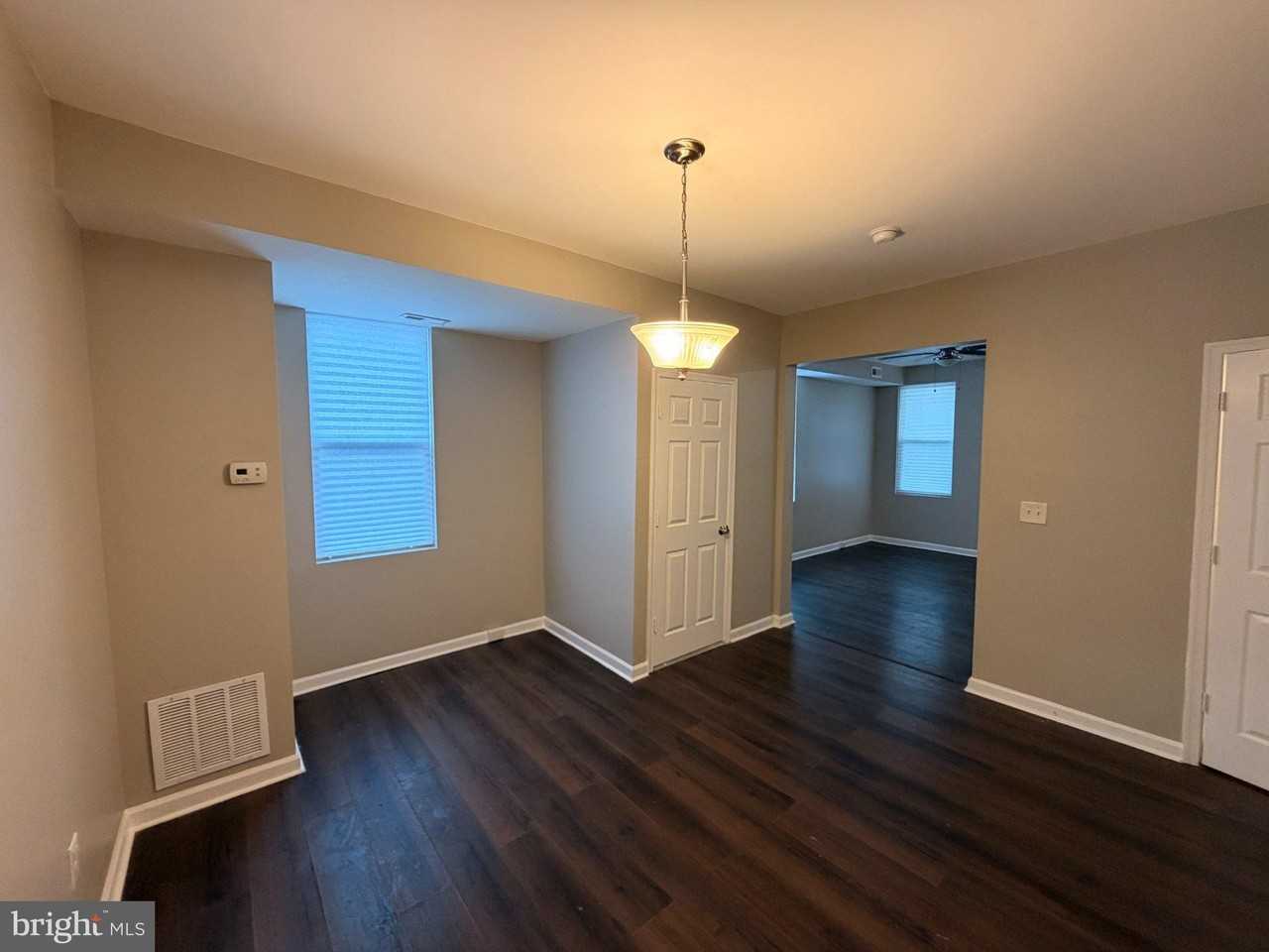 4924 Chalgrove Ave - Photo 4 of 26