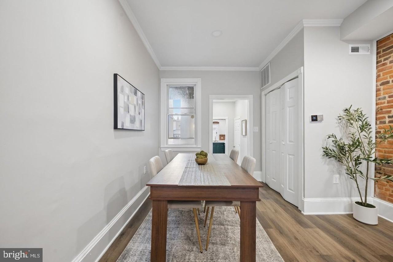 1108 S Clinton St - Photo 5 of 50