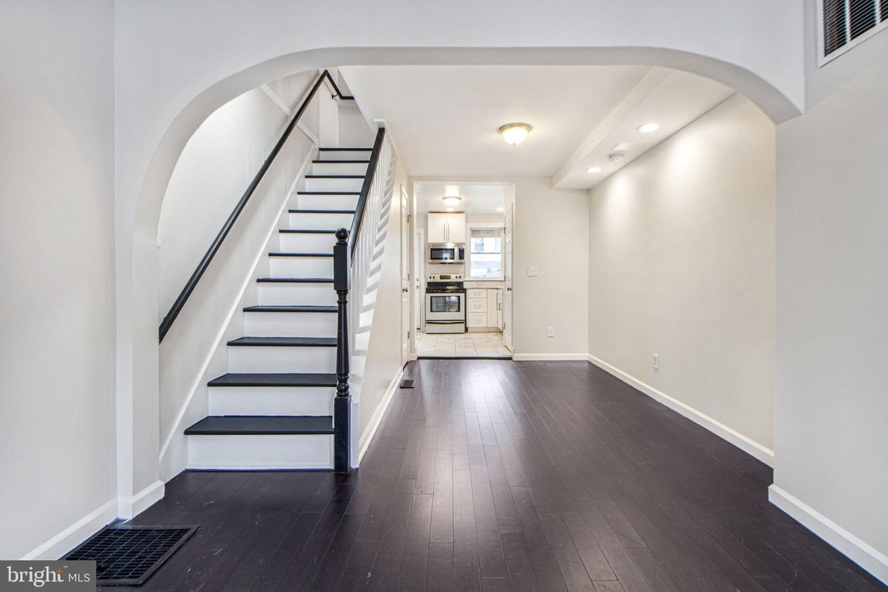 1165 Cleveland St - Photo 4 of 24
