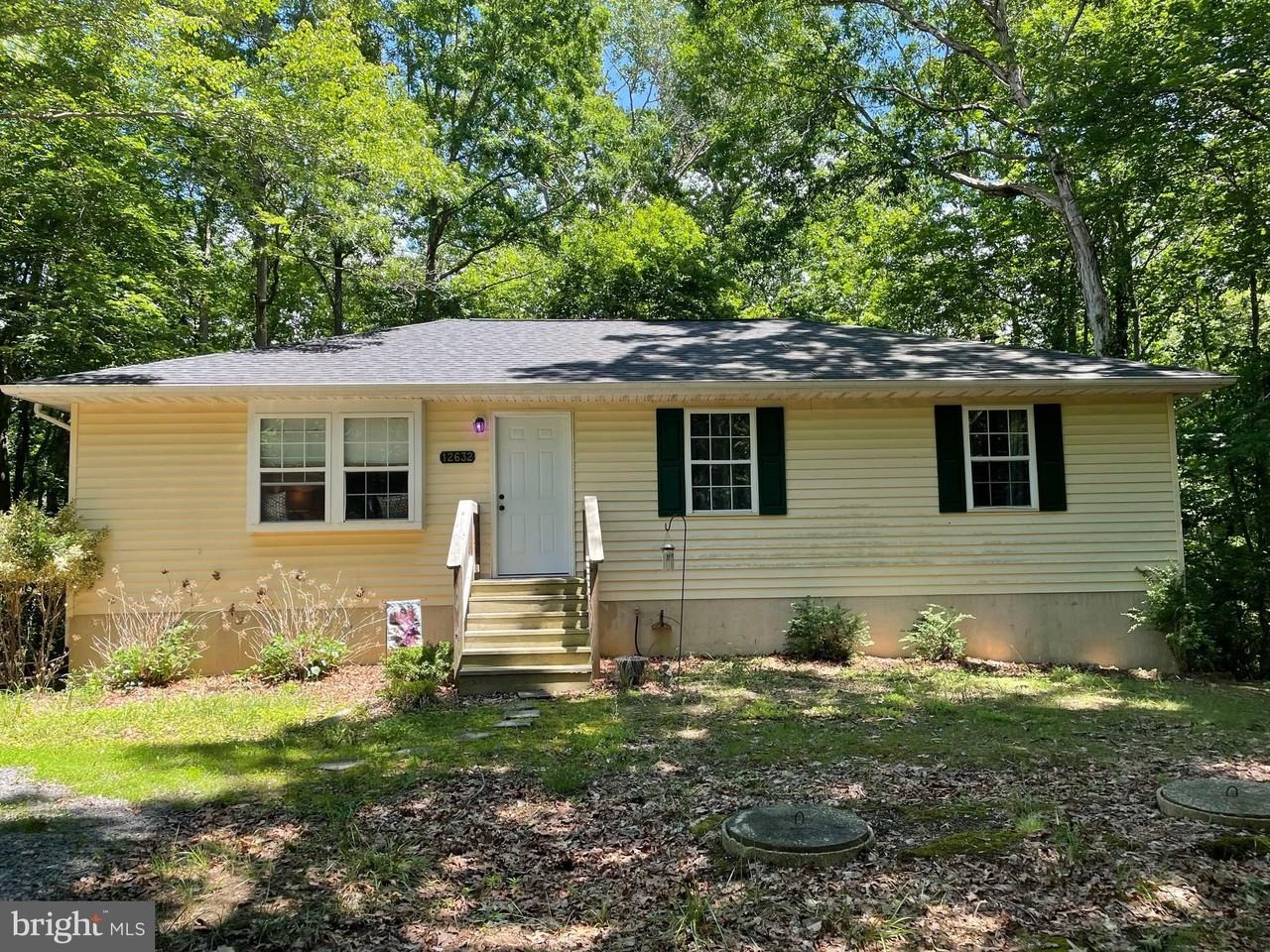 12632 Western Cir - Photo 2 of 9