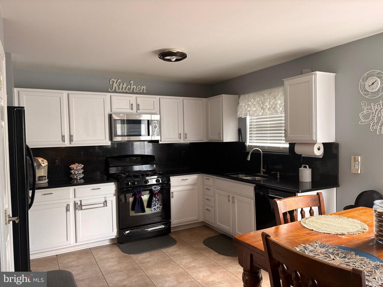 3873 Shiner Ct - Photo 3 of 21