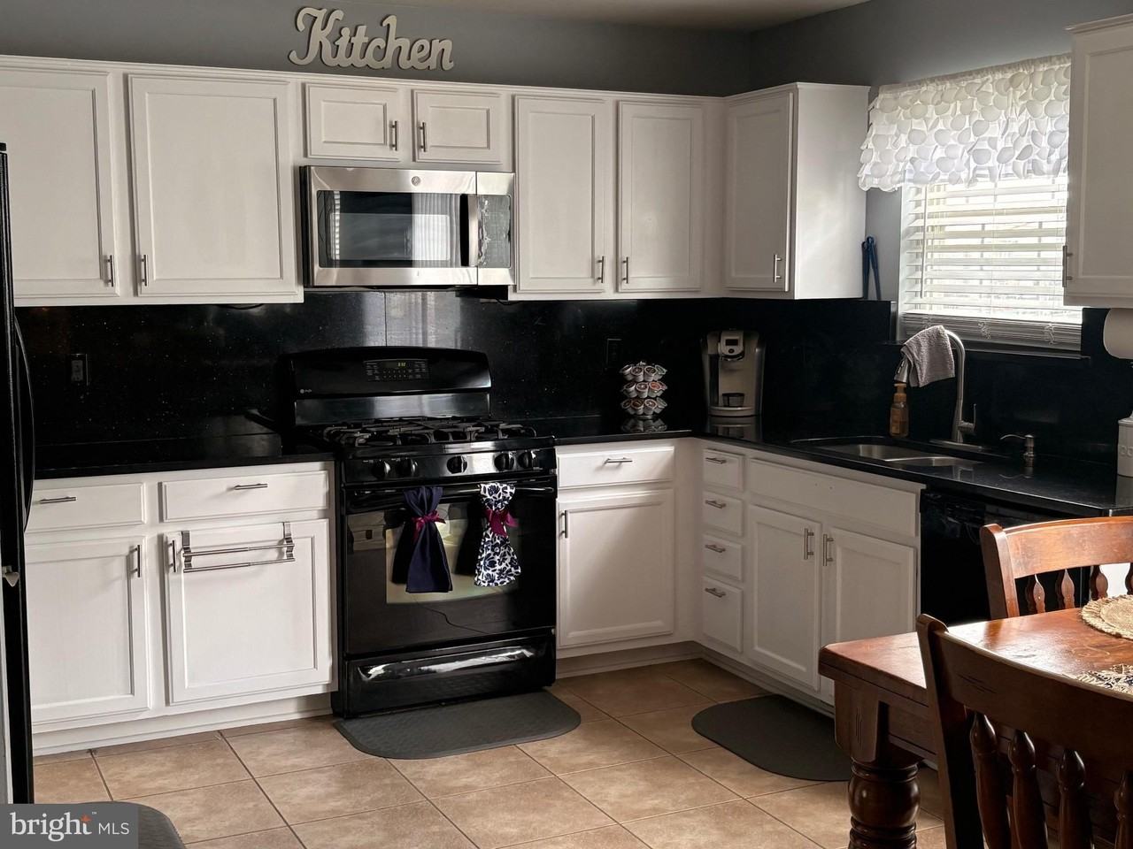 3873 Shiner Ct - Photo 4 of 21