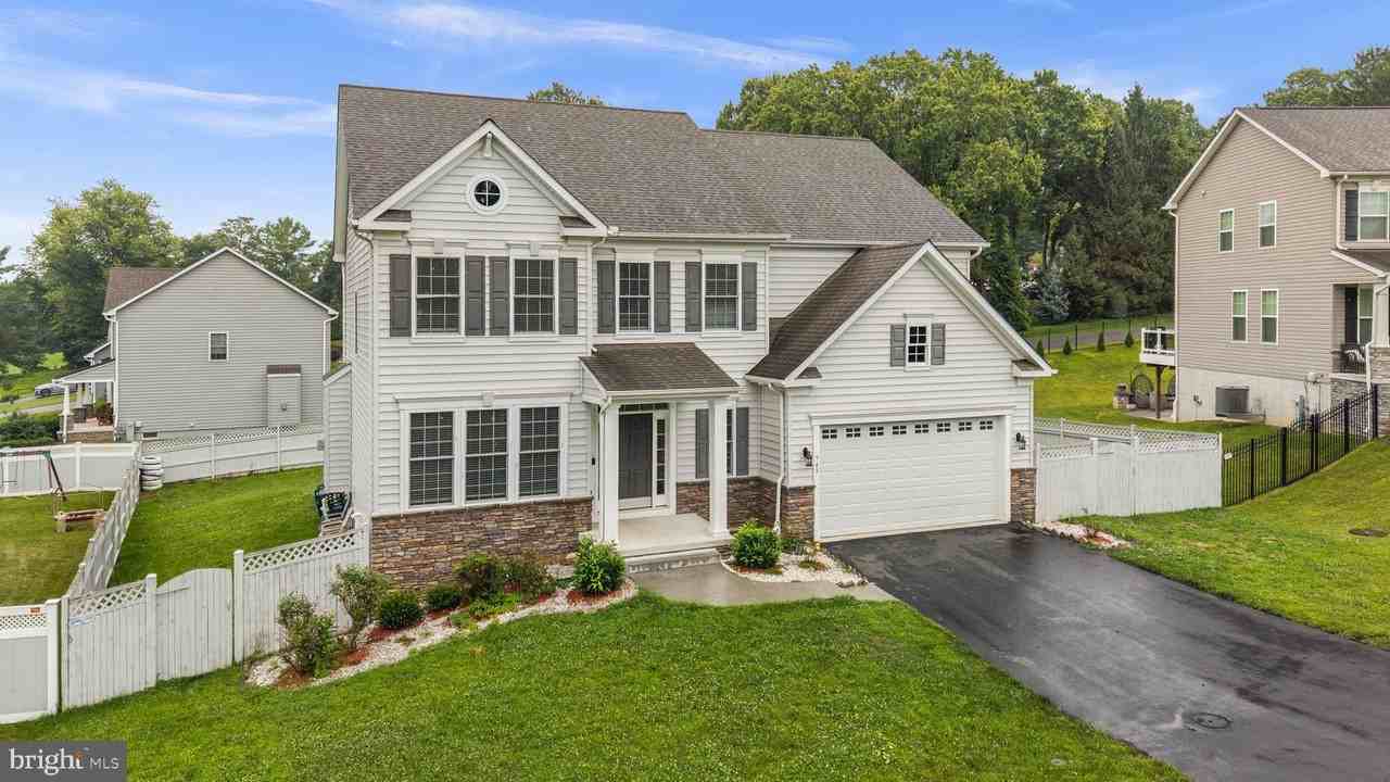 945 Kayley Dr - Photo 2 of 50