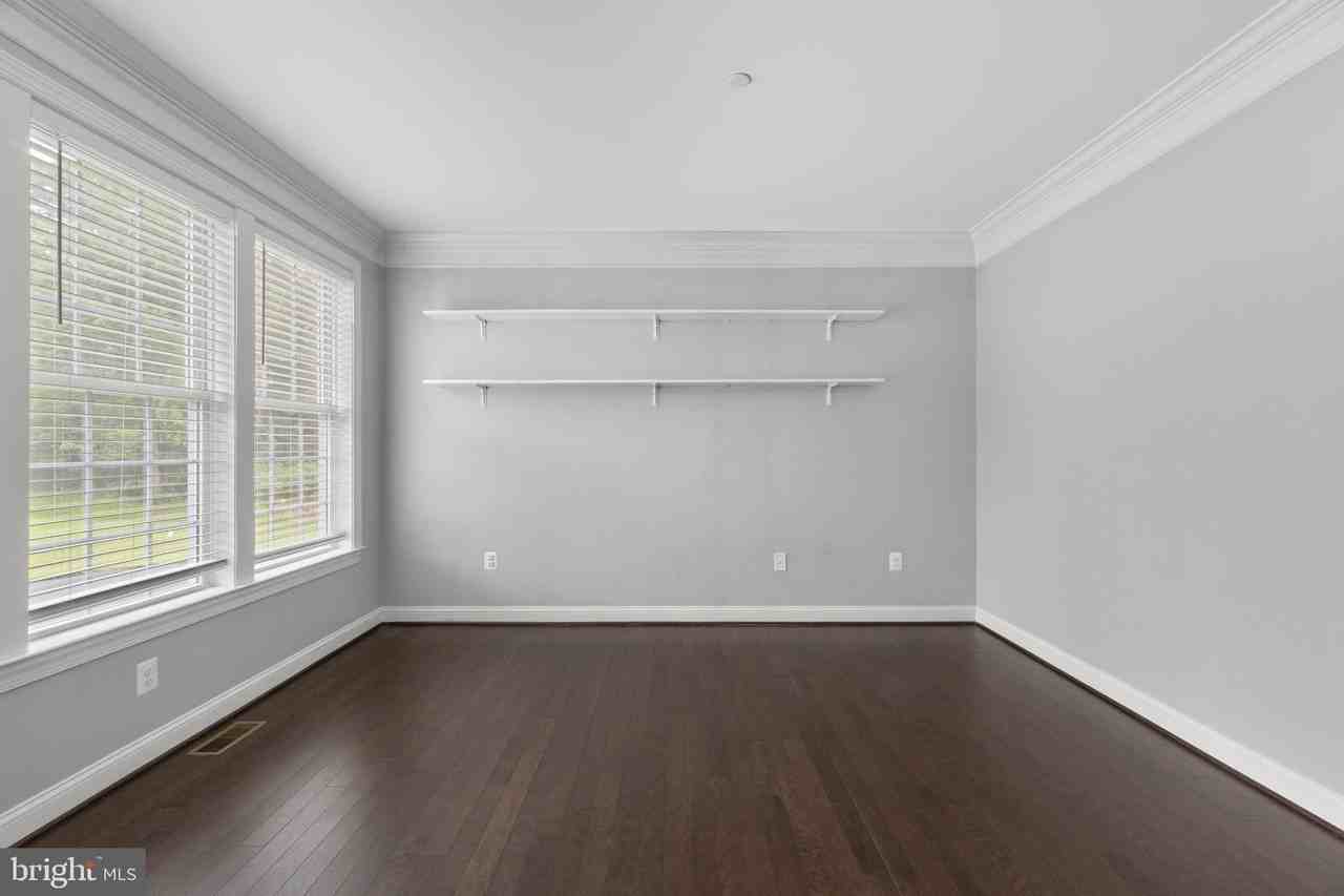 945 Kayley Dr - Photo 4 of 50