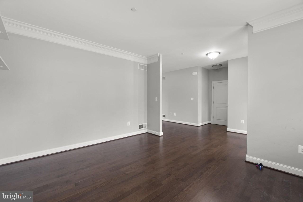 945 Kayley Dr - Photo 5 of 50