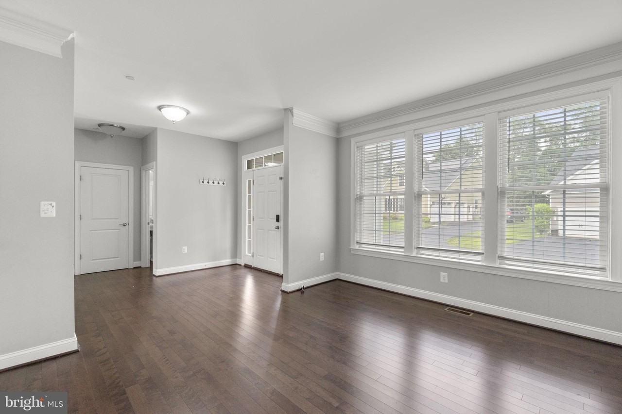 945 Kayley Dr - Photo 6 of 50