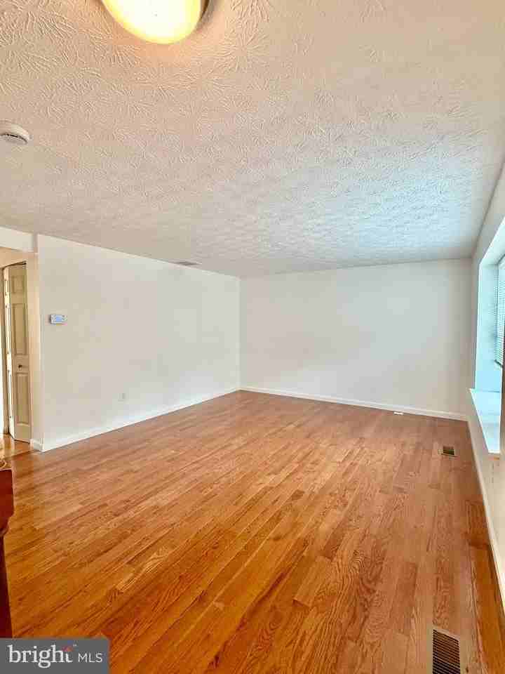 1234 Elm Grove Cir - Photo 4 of 31