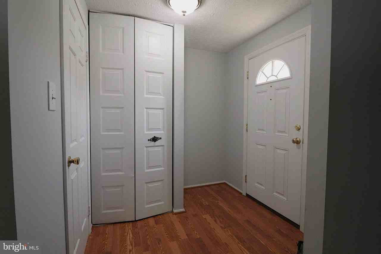 7518 Weatherby Dr - Photo 3 of 37