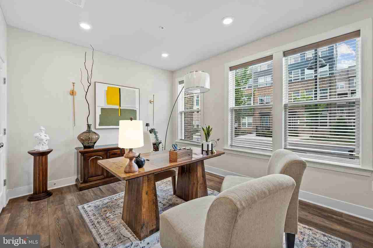 122 Dickenson Dr - Photo 4 of 50