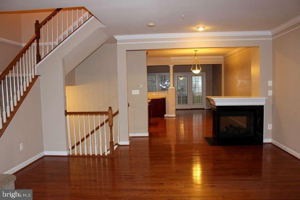 1503 Regent Manor Ct - Photo 2 of 14