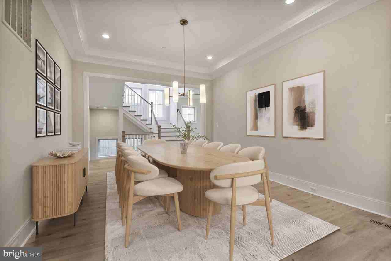 7819 Exeter Rd - Photo 6 of 38