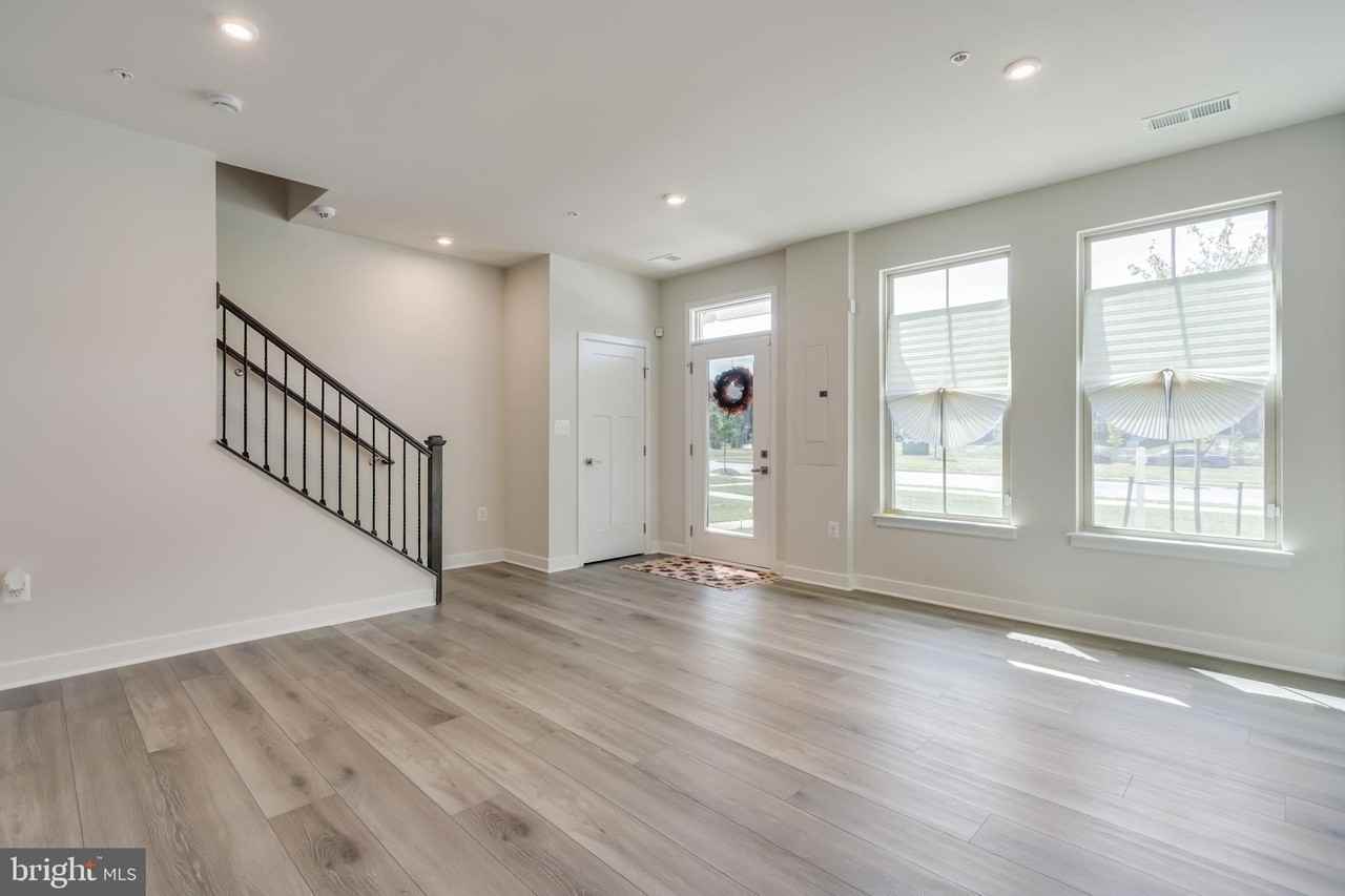 14964 Mattawoman Dr - Photo 3 of 31