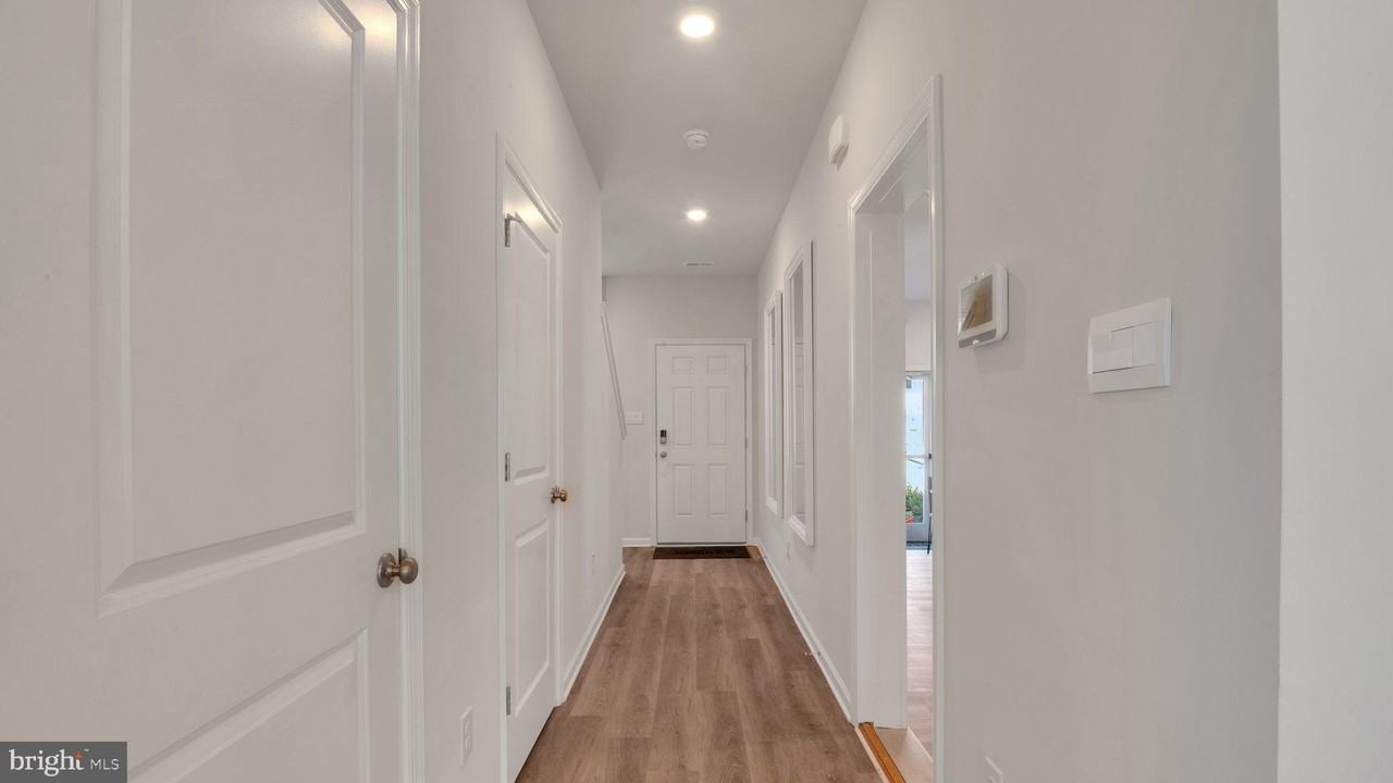 211 Hermosa Dr - Photo 2 of 27