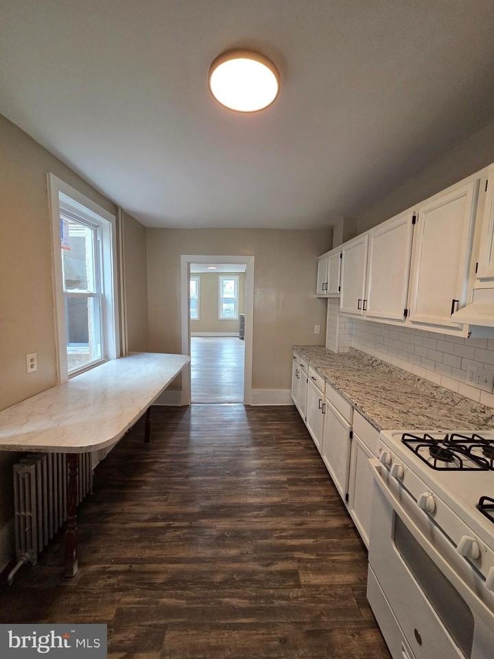 1335 Moss St - Photo 7 of 20