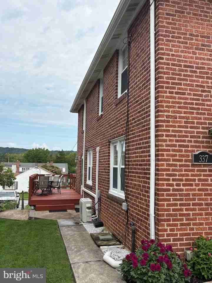 337 W Pennsylvania Ave - Photo 3 of 26