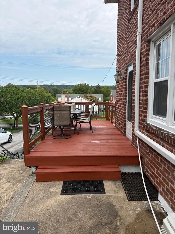337 W Pennsylvania Ave - Photo 4 of 26