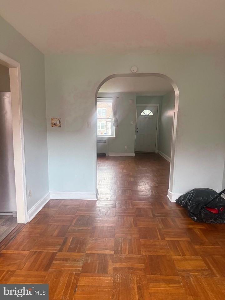 7249 Pine St - Photo 6 of 17