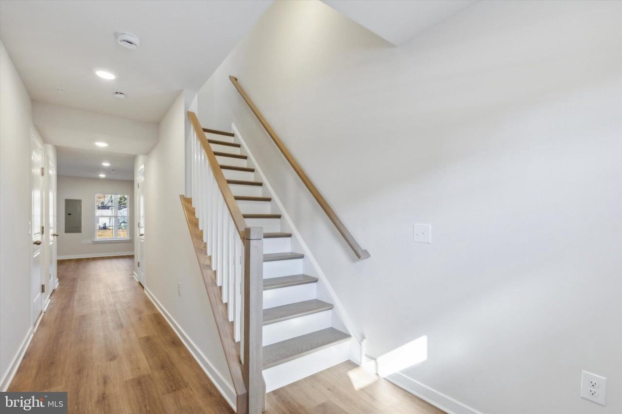 308 Bennetts Ct - Photo 2 of 35