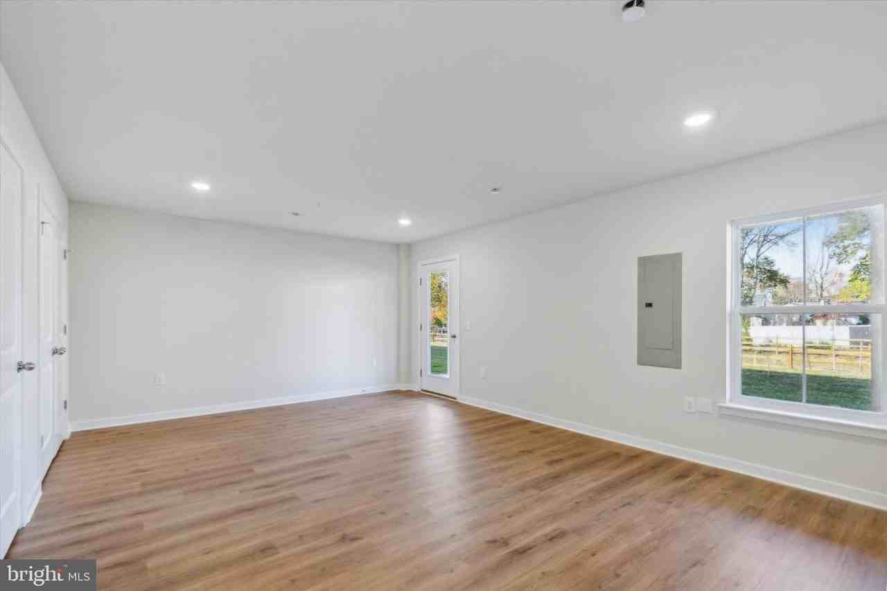 308 Bennetts Ct - Photo 3 of 35