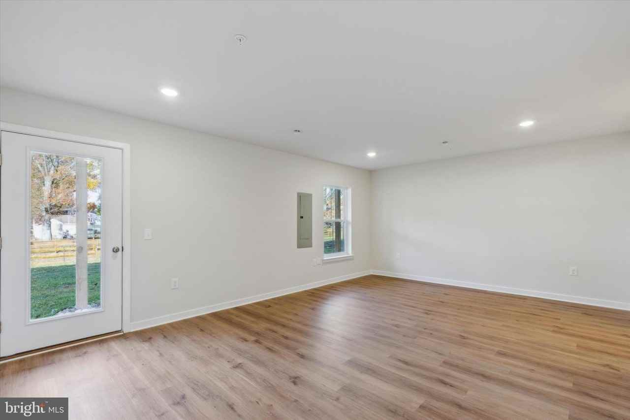 308 Bennetts Ct - Photo 5 of 35