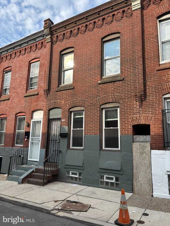 2054 Bellmore Ave - Photo 2 of 30