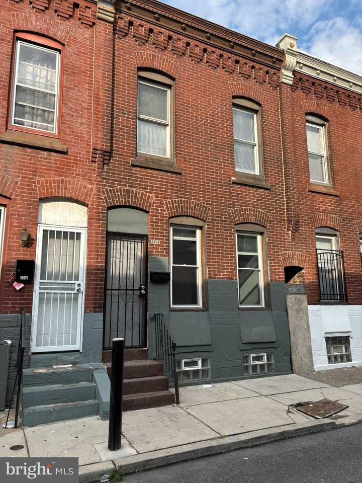 2054 Bellmore Ave - Photo 3 of 30