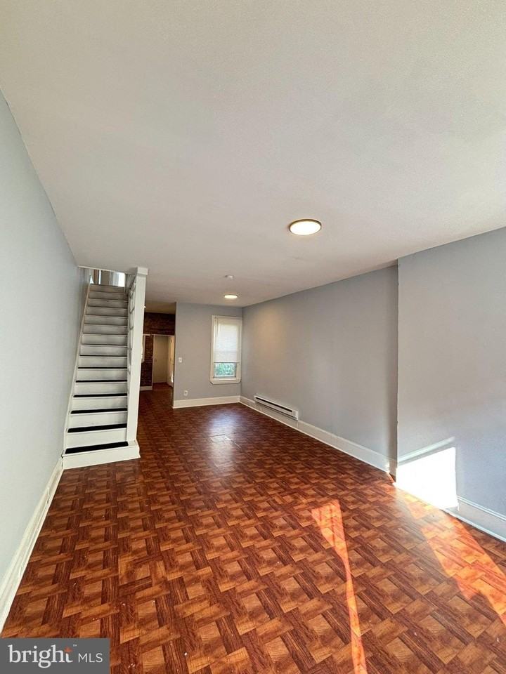2054 Bellmore Ave - Photo 4 of 30