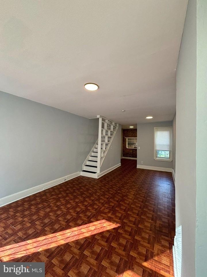 2054 Bellmore Ave - Photo 5 of 30