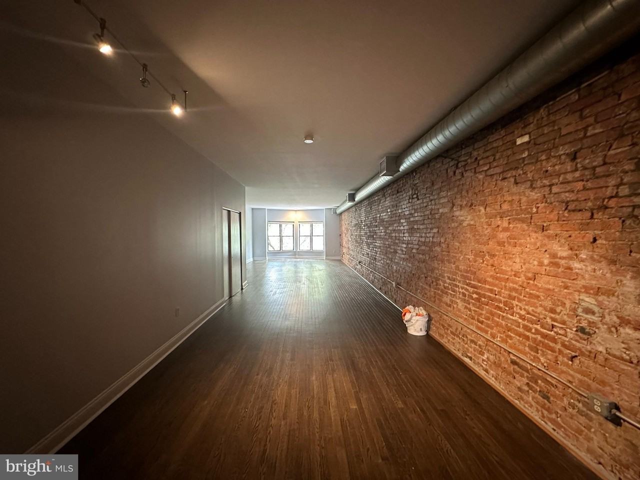 1046 S 13th St #4 - Photo 3 of 35
