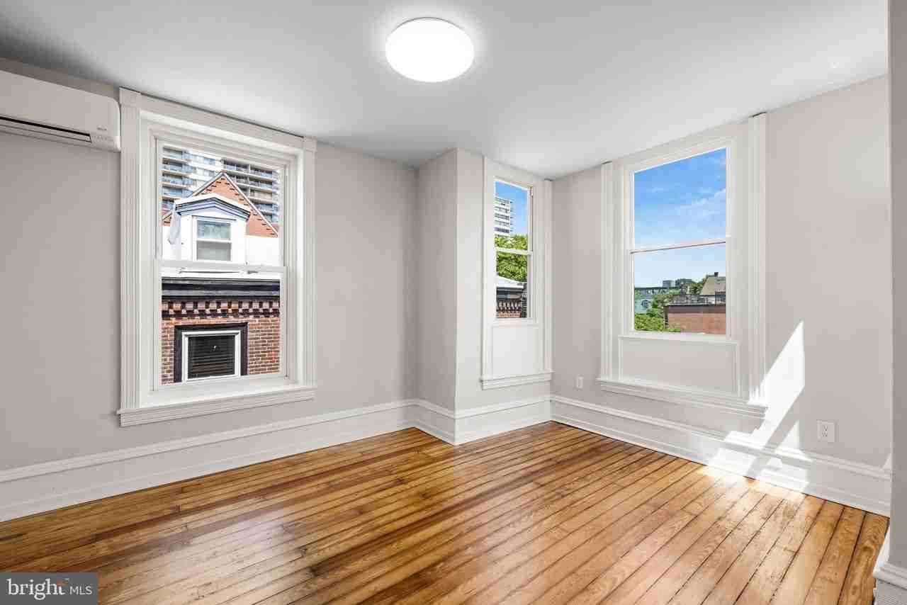 2311 Green St #3R - Photo 5 of 15