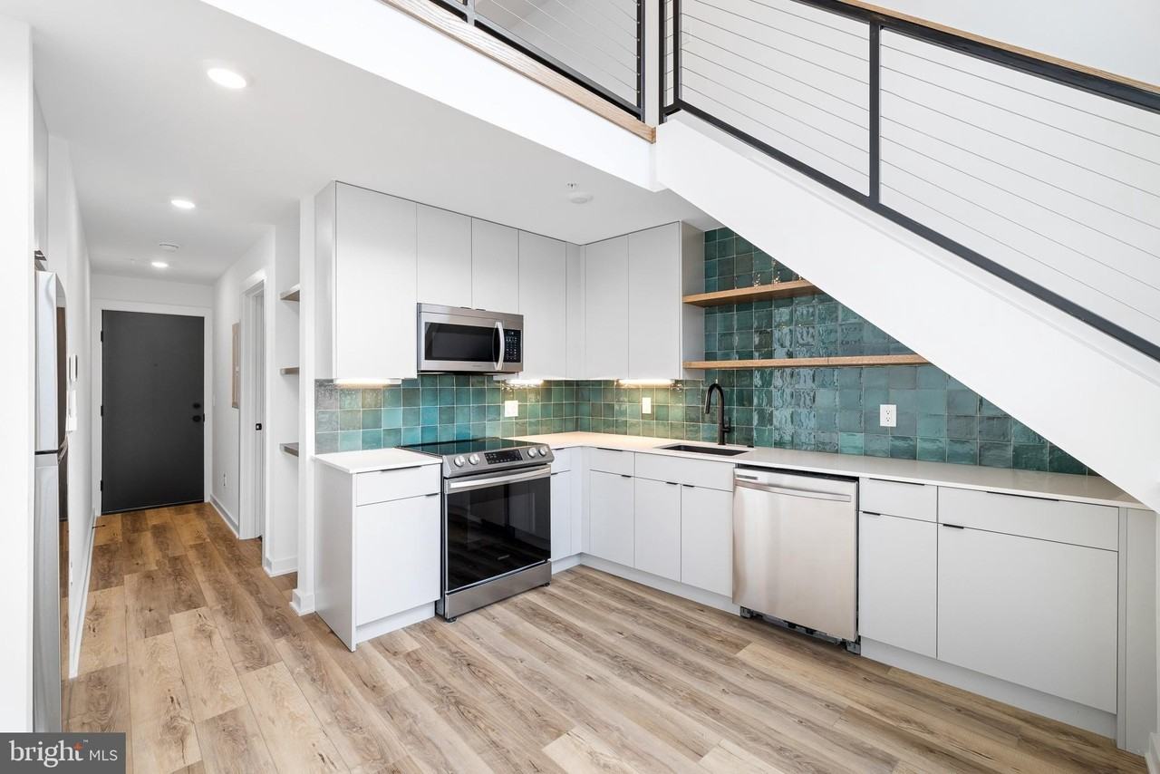 17 W Girard Ave #1 - Photo 3 of 13