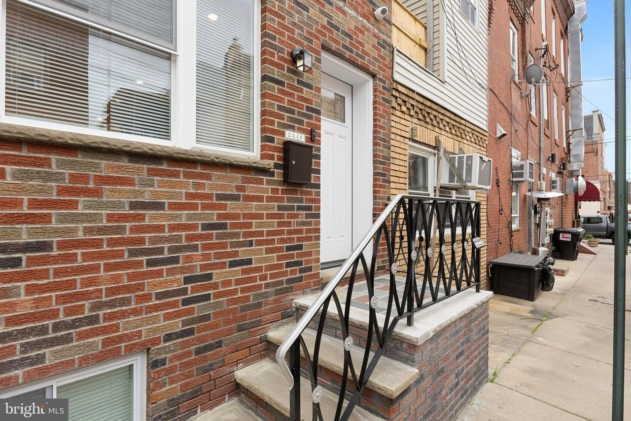 2445 S Rosewood St - Photo 3 of 26