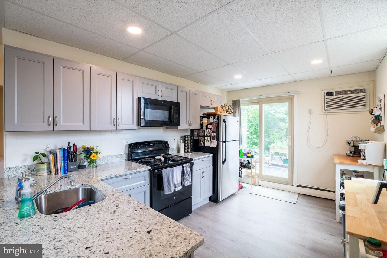 1625 S 10th St #B - Photo 5 of 23