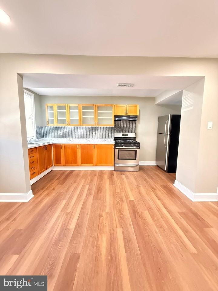 6744 Eastwood St - Photo 5 of 13