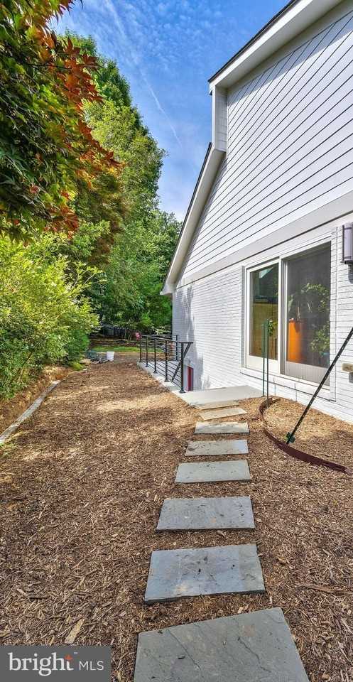 4912A Old Dominion Dr - Photo 3 of 23