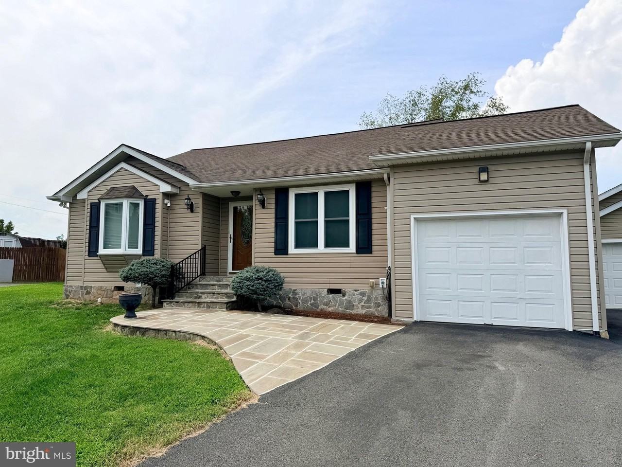 504 N Hitt Ct - Photo 4 of 46