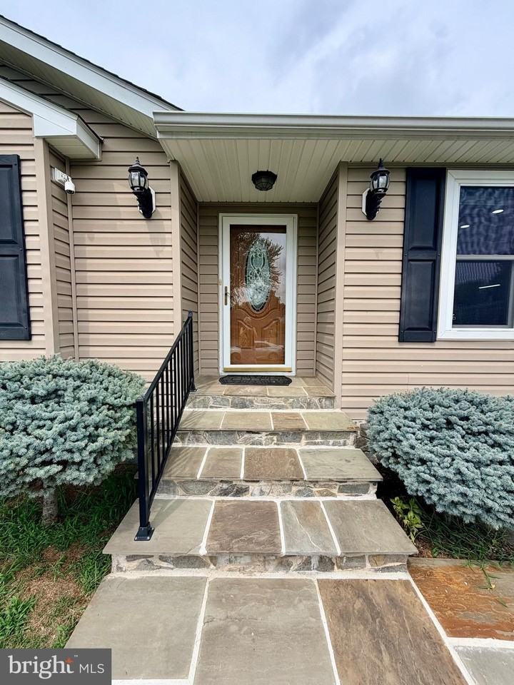 504 N Hitt Ct - Photo 5 of 46