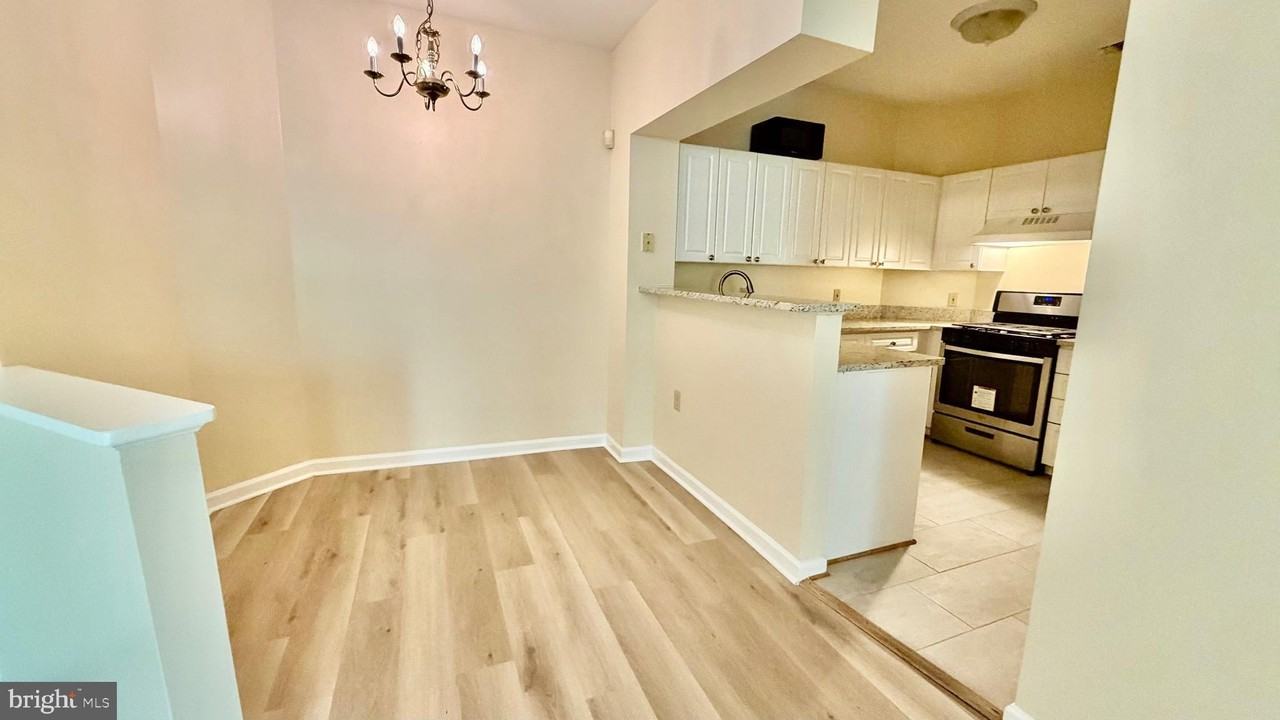 2203 Westcourt Ln #202 - Photo 4 of 22