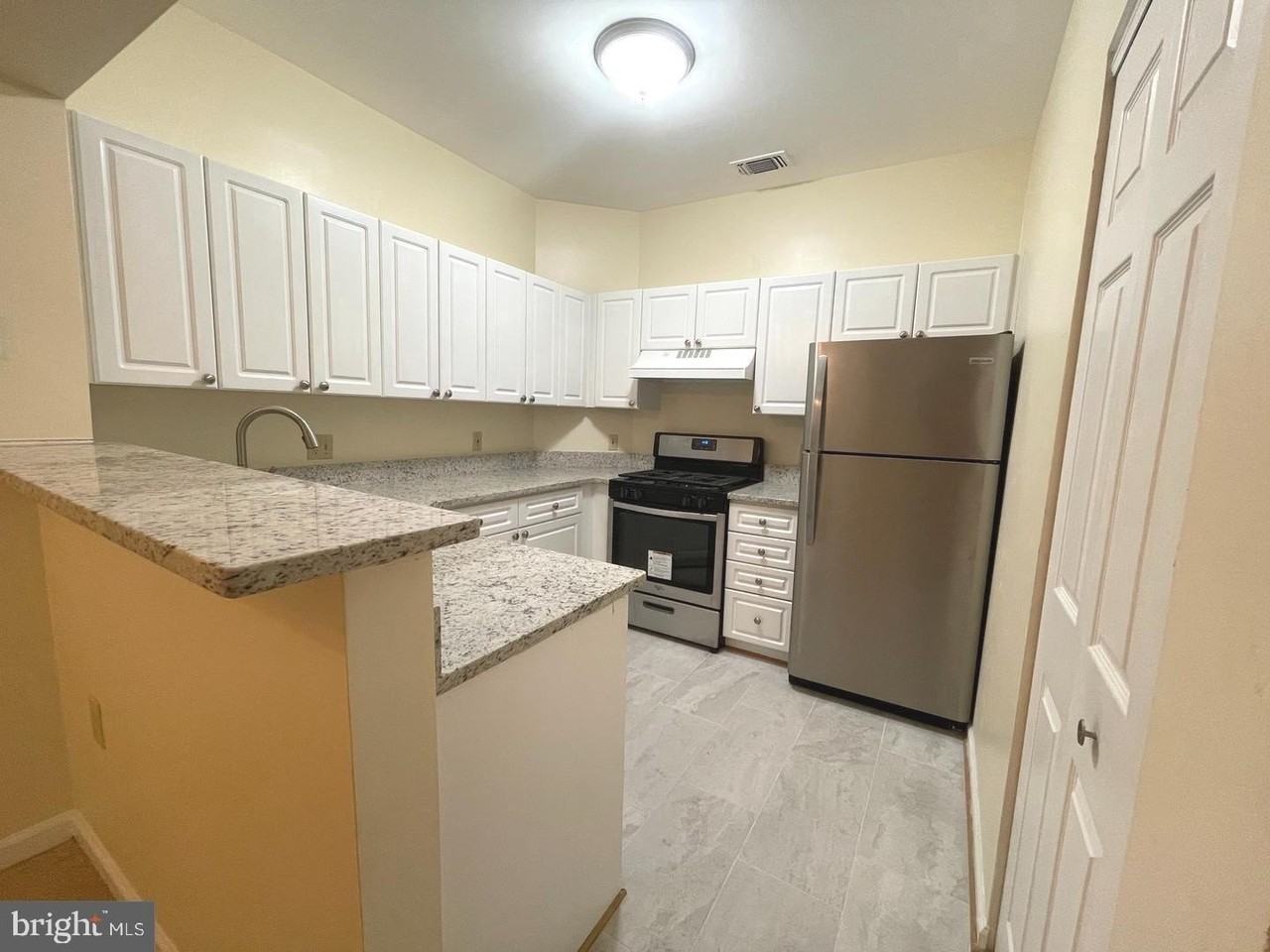 2203 Westcourt Ln #202 - Photo 6 of 22