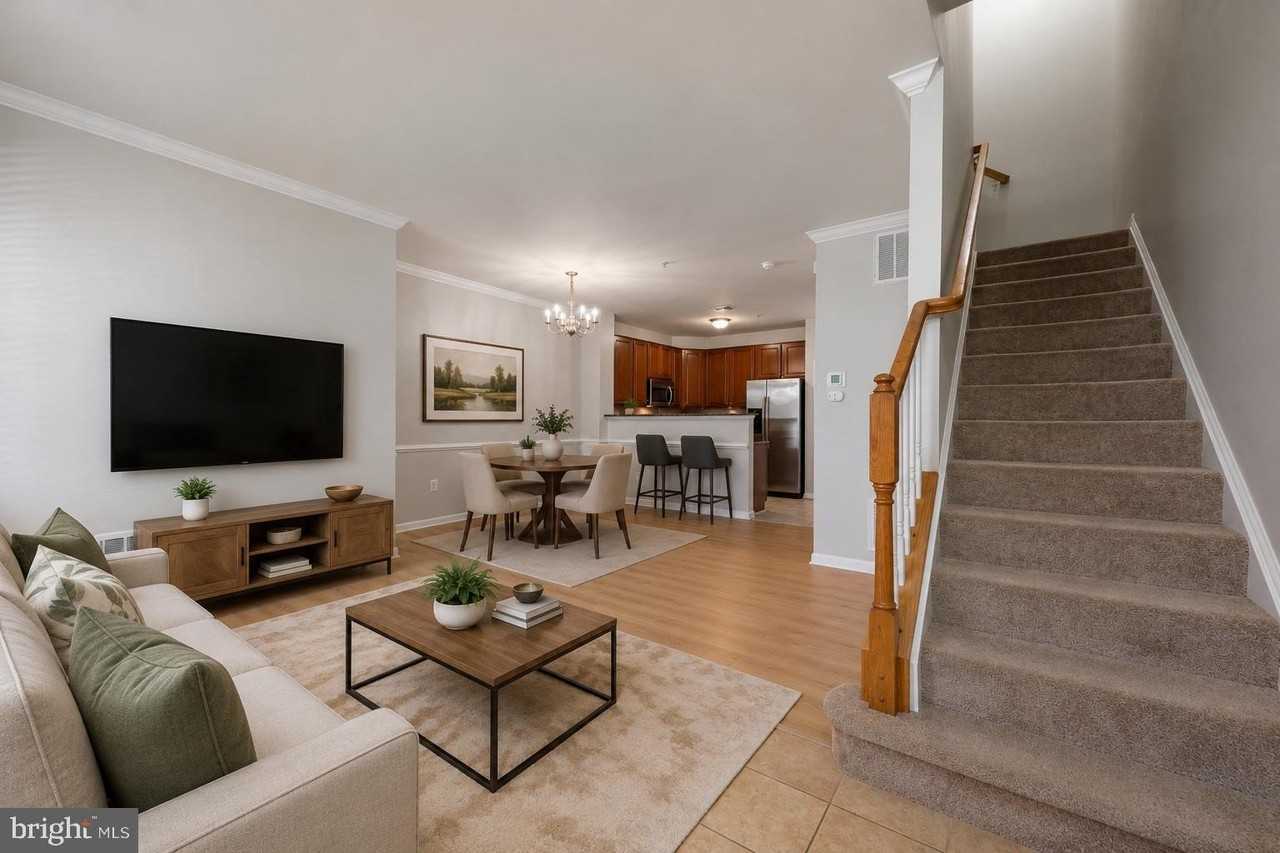15555 John Diskin Cir - Photo 3 of 30