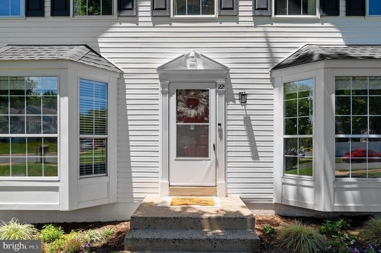 22 Tanterra Dr - Photo 3 of 43